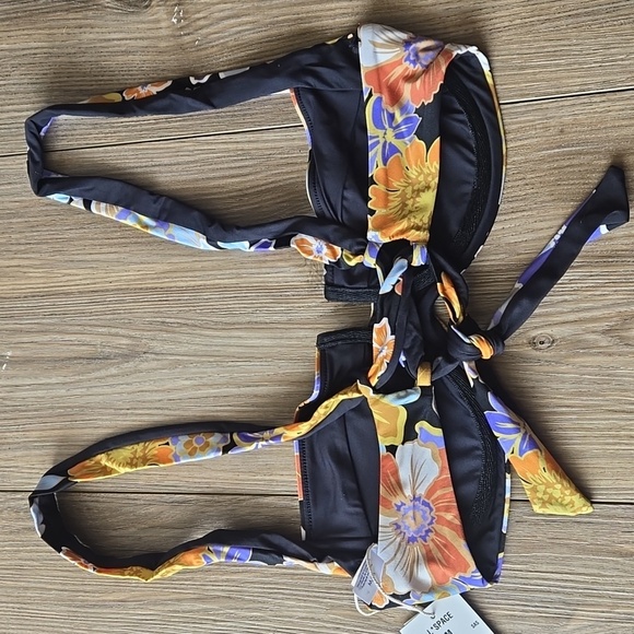 L*space Camellia Bikini Top - Picture 6 of 8